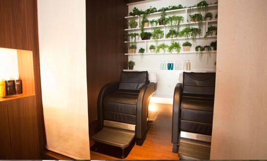 【春日原】≪月休8日・社会保険完備・営業時間18時まで・実働8時間≫お客様へのおもてなしはもちろんスタッフ同士のコミュニケーションを大切にして成長を続けている「HAIR anon（ヘアーアノン）」からスタイリスト（美容師）の求人★☆