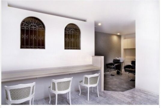 【住道】≪月給23万円〜≫≪完全週休2日制≫≪社会保険完備≫≪月給40万円以上も可能≫≪業務委託と正社員の働き方を選択可能≫≪最低保障給制度あり≫お客様から絶大の人気を誇るサロン◎スタッフさん同士とっても仲良しな地域密着型実力派サロン！「schon （シェーン）」からスタイリスト（美容師）の求人☆★