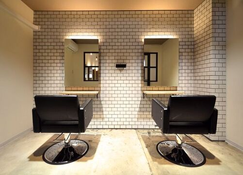 【松ノ浜】≪月8日休み≫≪社会保険完備≫エリアで口コミトップクラスの人気サロン！10代〜40代のオシャレに敏感な女性が来店されています！他店には負けない確かな技術が身につく！「bros.THE HAIR（ブロスザヘアー）」からアシスタント（美容師）の求人☆★☆