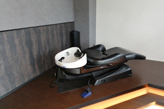 【北浜】≪駅チカ徒歩1分≫≪新規集客は会社≫≪リピートマニュアルで高いリピート≫≪選べる勤務時間≫≪完全週休2日制or週休3日制≫≪土日休みや連休もOK≫≪ボーナス年1回あり≫≪休日レッスン、無駄な残業一切なし≫≪店舗拡大予定につき大募集！≫髪質改善特化型サロン「rroom201（ルームニマルイチ）」からスタイリスト（美容師）の求人☆★