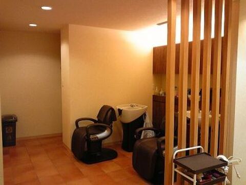 【南海貝塚】≪完全週休2日＆だんじり休暇3連休≫≪営業内レッスンあり≫≪実働8時間の2部制≫実戦での経験も積んで早期スタイリストデビューを目指しましょう！トレンドのカラーに強い「hair Colet（ヘアーコレット）」からアシスタント（美容師）の求人です☆☆