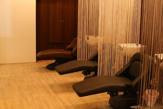 【樟葉】≪17時閉店≫≪完全週休2日制≫≪社会保険完備≫≪営業中レッスンOK≫≪最短1年半でスタイリストデビュー可能≫≪自転車貸出あり≫夢をもち、夢を与えられるような美容師を目指せるサロン「TOM HAIR DESIGN 楠葉店（トムへアーデザインクズハテン）」からアシスタント（美容師）の求人☆★☆