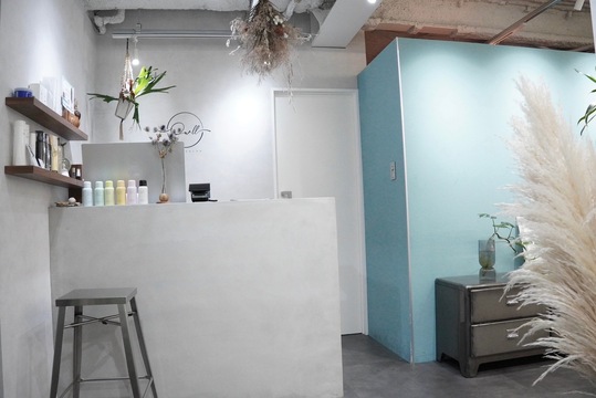 【西梅田】≪引っ越し手当や昼食手当あり≫≪社会保険完備≫≪月1回土日休みOK≫≪最短2年でスタイリストデビュー≫≪営業時間内レッスンOK≫≪客単価1万3000円と高単価≫≪新規集客抜群！≫某コンテストで表彰歴あり！一人一人に合わせたレッスンカリキュラムで無理なくレッスンを進めていくことができます！「Owll（オウル）」からアシスタント（美容師）の求人☆★☆