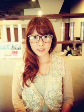 【都島】★未経験・新卒生OK★駅チカでアクセス抜群！！地域密着型でアットホームな雰囲気♪気さくなスタッフさん達と一緒に楽しく働いていきませんか 白を貴重としたシンプルで落ち着きのあるヘアサロンSIELLA（シエラ）からアシスタント（美容師）の求人☆★☆