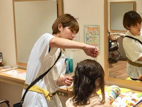 【河内松原】≪日曜祝日定休≫≪社会保険完備≫≪17時営業終わり≫≪週3日～、1日4時間～OK≫ブランクある方にはサポートもあるので、ママ美容師さんも安心です！子育てと仕事を両立できる、地域に愛されるサロン「SAZAE（サザエ）」からスタイリスト（美容師）の求人☆☆