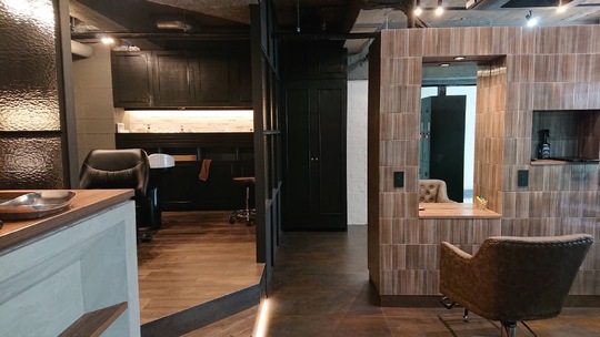 【神奈川駅】≪マンツーマン施術≫≪スタイリストオンリー≫≪中抜け・中番OK！≫小規模で地域密着の落ち着いた雰囲気がウリのサロン！自分らしく自由に働きたい方にオススメ！「Aqua vitae（アクアヴィタエ）」からスタイリスト（美容師）の求人☆★☆