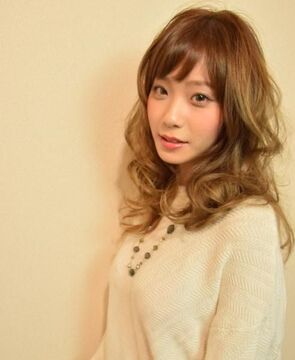 【警固】≪高月給・社会保険完備≫美容師としての基礎をしっかりレッスンするので、自信をもってスタイリストデビューできる環境！アシスタント時代からカットレッスンを行うヘアサロン「room（ルーム）」からアシスタント（美容師）の求人☆★☆