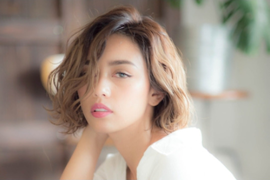 【川崎駅】■月8日休み・実働8時間・社会保険完備・有給休暇あり■デビューまでの年数を自己設定可能！目標を明確にして着実にステップアップできますcarin 川崎店（カリンカワサキテン）からアシスタント（美容師）の求人☆★