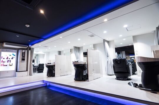 【上大利】≪社会保険完備！人気の受付のお仕事≫たくさんのお客様をあなたの笑顔でHAPPYにしてください！全員でお客様を大切にしているヘアサロン「Blue vibration 〜universe〜（ブルーバイブレーションユニバース）」からレセプション（受付）の求人☆☆