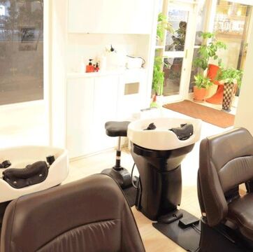 【津福】≪月23万円スタート・営業時間18時まで・月8日休み・有給消化率100%・時短勤務OK・社会保険完備≫丁寧にカウンセリングを行うのでお客様から大好評！今後新規出店の予定あり！働くママさん美容師も全力応援します！髪質改善で人気を誇る「arch（アーチ）」からスタイリスト（美容師）の求人☆★