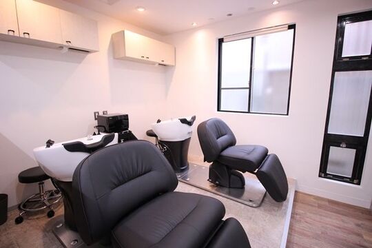 【西田辺】≪月8日休み≫≪20時迄に退勤可能≫≪残業なし≫≪賞与あり≫美容師でプライベートも充実！店内もウッドベースで広々！地域密着型アットホームサロン！「olino（オリノ）」からスタイリスト（美容師）の求人☆★