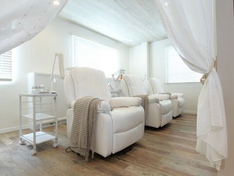 【蒲生四丁目】≪営業時間内レッスンOK≫≪月8,9日休み≫≪アイラッシュも学べる≫目指すは皆が気軽に入れる地域No.1！カラーとケアにこだわるアットホームなサロンです。チームワークもバッチリ！！一緒に頑張りましょう「desir beaux（デジーヴュー）」からアシスタント（美容師）の求人☆☆