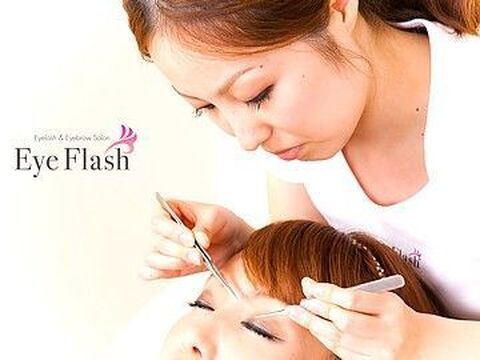 【阪急西宮ガーデンズ】百貨店などを中心に展開するアイラッシュ＆アイブロウサロン“Eye Flash”待遇面も整えて長く働ける環境を整えています！◆社会保険完備◆週休２日制◆自社運営のスクールにて丁寧な研修を設けているので自信をもって入客できます★未経験歓迎♪アイデザイナー・アイリスト（アイラッシュ・まつ毛エクステ）の求人☆☆