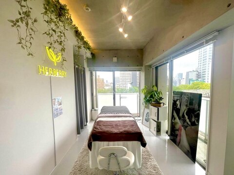 【金山】◆大卒未経験者多数・未経験歓迎・社会保険完備・産休育休制度あり◆未経験から高額月給を目指せます！少数精鋭サロンで多数出店予定！店長としてのキャリアアップも目指せます！「ハーブピーリング専門店 HERBERRY 金山店（ハーブピーリングセンモンテンハーバリーカナヤマテン）」からエステティシャンの求人☆☆