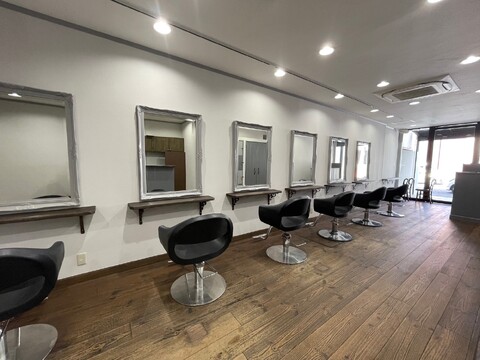 【八丁堀】メディアでも話題の全国展開する人気ヘアサロン！≪フリー45％／指名50％還元≫により月収50万円以上が可能です！休みや勤務時間の相談もOK！美容師の新しい働き方です！「_WHITE 広島並木店（アンダーバーホワイトヒロシマナミキテン）」からスタイリスト（美容師）の求人☆★