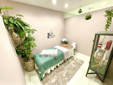 【岐阜駅】◆大卒未経験者多数・未経験歓迎・社会保険完備・産休育休制度あり◆未経験からでも高収入を目指せます！少数精鋭サロンで多数出店予定！店長としてのキャリアパスもあります！「ハーブピーリング専門店 HERBERRY 岐阜店（ハーブピーリングセンモンテンハーバリーギフテン）」からエステティシャンの求人☆☆