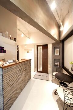 【長堀橋】≪社会保険完備≫少人数制な人気ヘアサロン！！オフィス街の一角に位置する開放的でシック、大人の静かな時間が過ごせるヘアサロン！「Carpe Diem（カーペディエム）」からスタイリスト（美容師）の求人☆★