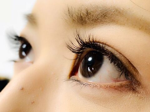 【博多駅】≪有給休暇100％消化≫≪社会保険完備≫≪3Dラッシュあり≫ベテランスタッフ多数在籍！！育休休暇もあり、長くお仕事ができる環境が整っているアイラッシュサロン「まつげエクステサロン LINK(マツゲエクステサロンリンク)」からアイリスト（アイデザイナー・まつ毛エクステ）の求人☆☆