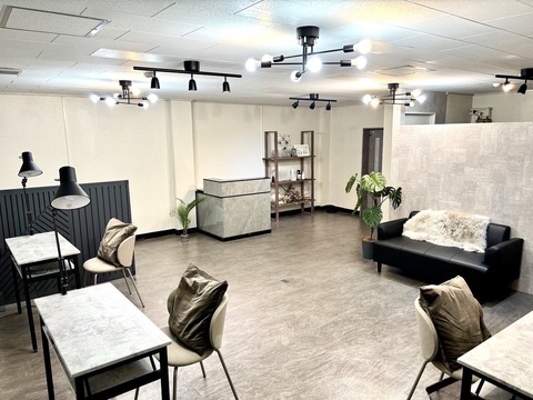 【天王寺】≪有給休暇消化率100％≫≪土日は月2回休みOK≫≪基本給25万円、平均給与30万円前後≫≪連休の取得も可能≫≪頑張った分はしっかり歩合で還元≫≪社会保険完備≫自分のライフスタイルに合わせて働く事の出来る環境「charmant（シャルモン）」からネイリスト（ネイル）の求人★☆★