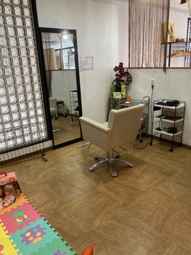 【池田駅】≪完全週休2日制≫≪19時頃に退勤可能≫リーズナブルだけど丁寧な接客で地域の方に絶大な人気を得ています！頑張り次第で30万円以上の収入も可能です！スタッフ定着率が長くずっと活躍してもらえる環境です！「Lucina（ルキナ）」からスタイリスト（美容師）の求人☆★