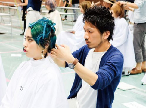 【青葉台】◆有給休暇あり・月8日休み・寮あり・カット入客チャンス大・社会保険完備◆前職の給与を半年間保証♪新しいことにはドンドン挑戦し、トレンドを発信しています☆20代のお客様を中心に人気のトータルビューティーサロンQUATRO 青葉台店（クアトロアオバダイテン）からスタイリスト（美容師）の求人☆★