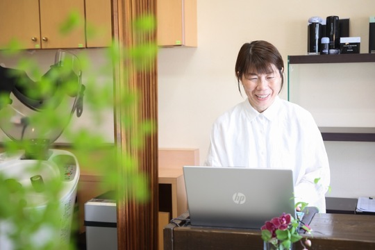 【大島】≪社保完備・ノルマ無し・月休8日・営業時間18時迄・月1度土or日曜日のお休みOK≫ママさん大歓迎！ミーティング、朝礼終礼なし！マンツーマンでお客様に関わる白髪染めが得意な全席半個室サロン「Hair Space Peace 大島店（ヘアスペースピースオオシマテン）」からスタイリスト（美容師）の求人☆☆