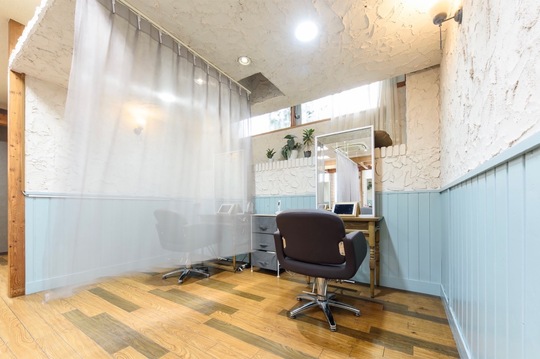 【南安城駅】≪土日休み・連休取得の相談OK≫≪完全マンツーマン≫≪30万円の最低保障給あり≫最低保証給があるので安心して働ける！あなたに合わせた休みの相談も可能なので希望の働き方が可能！「ilo.hair anjo（イロヘアーアンジョウ）」からスタイリスト（美容師）の求人★☆