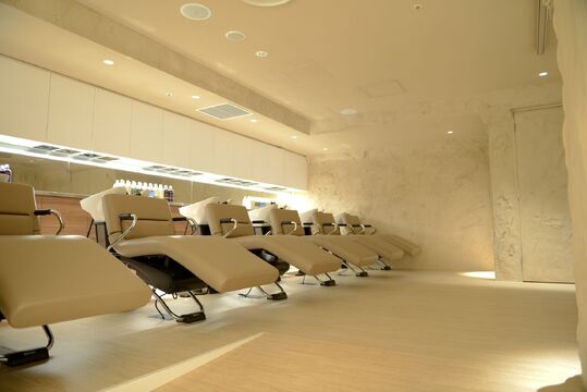 【吉祥寺】◆月8日休み・土日休みも相談可能・有給休暇あり・社会保険完備◆福利厚生やお休みも充実！商材にこだわったノンダメージサロン「SPICE HAIR吉祥寺店（スパイスヘアキチジョウジテン）」からスタイリスト（美容師）の求人☆★