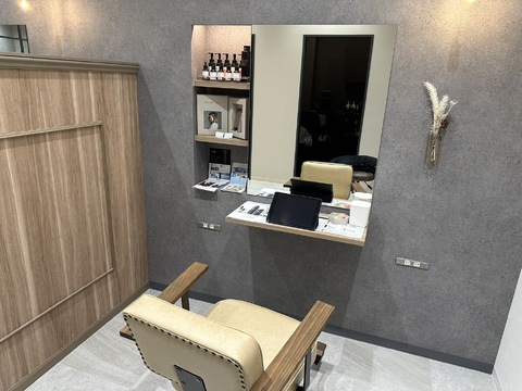 【味鋺】最高月収実績165万円！◆月30万円保障あり・平均月収95万円◆高単価サロンのため、しっかりお客様と関わりつつも高収入を目指せます！お好きな薬剤を導入でき、メニュー化も可能な「Geek（ギーク）」からスタイリスト（美容師）の求人★☆