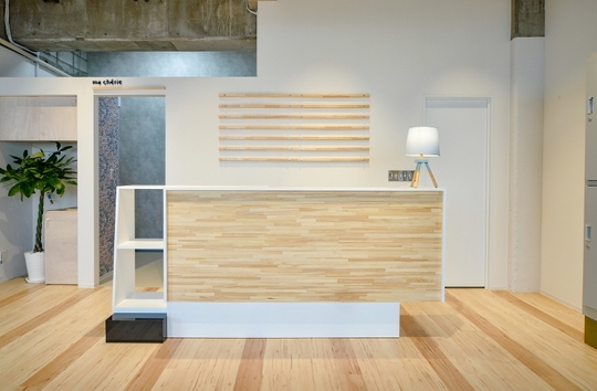 【寝屋川市】≪社会保険完備≫≪完全週休二日制≫とにかく人間関係がいい！働くときは助け合いながら、楽しむときは一緒に楽しめる仲間が待っています！個性を生かしながら働ける「ma cherie（マシェリ）」からアシスタント(美容師)の求人☆★