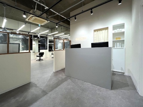 【西宮北口】≪貴方はいつまで低単価・長時間労働で頑張れますか？≫≪正社員は最低保障給23万円！≫≪委託は最低保障給月25万円≫≪土日休みOK≫≪夏季冬季・有給休暇あり≫ダメージレスなハイトーンカラーが人気！「innocence（イノセンス）」からスタイリスト（美容師）の求人☆★