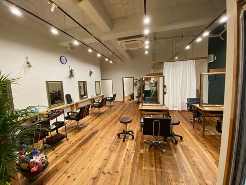 【石垣島】★オンライン面接OK★≪インボイス制度は会社負担・最低保障給あり・自由出勤制・20時までに退勤可能≫たくさんの魅力がある石垣島！移住をお考えの方もサポートあり！！入客チャンスが多数あるため、初めての業務委託でも安心！幅広い世代の方を笑顔にするヘアサロン「GL Harbor hairsalon（グローバルハーバーヘアーサロン）」からスタイリスト（美容師）の求人★☆★