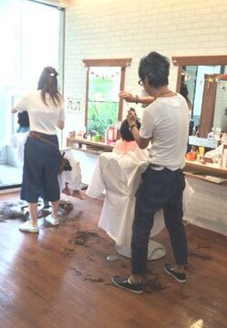 【けやき通り】≪月給17万円スタート！！≫≪パート・アルバイト募集≫ずっとアシスタントとしての勤務もOK♪レッスンは基本営業時間内に行う「apres hair & make up（アプレ ヘアー アンド メイク アップ）」からアシスタント（美容師）の求人☆☆