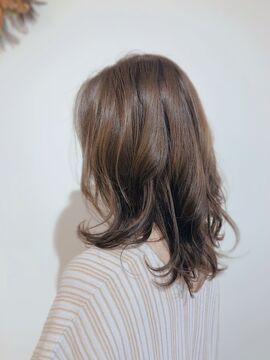 【豊中駅】≪完全フレックス出勤≫≪社会保険完備≫人気の髪質改善メニューで1万円以上の高単価な技術をご提供！マンツーマンの接客で無理なく稼いでもらえます！コアタイムが無しなので週休3日や時短勤務などライフスタイルに合わせて働けます！ママさん美容師さんにもオススメのサロンです！「octo hair studio（オクトヘアスタジオ）」からスタイリスト（美容師）の求人☆★