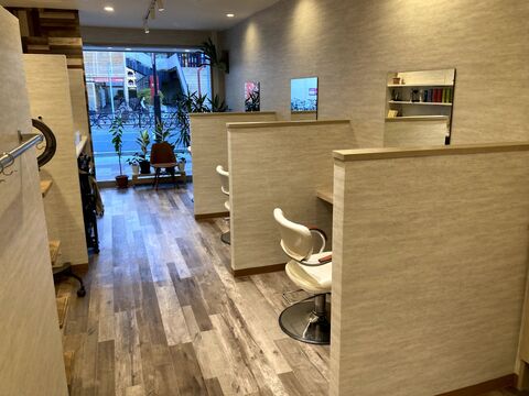 【西鉄春日原駅】◆完全週休2日制・高月給・社会保険完備◆パート・アルバイト・業務委託OK◆駅チカでアクセス抜群！！ご予約状況により18時退勤も可能！！幅広い世代のお客様が来店されるアットホームなヘアサロン「HAIR SALON Y3（ヘアーサロンワイスリー）」からスタイリスト（美容師）の求人☆☆