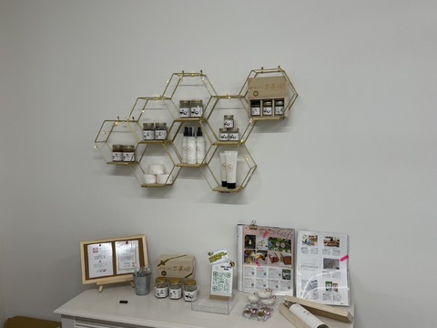 【幕張本郷駅】≪前職の給料保障あり！≫≪社会保険完備≫≪土日休み月1,2回OK≫≪髪色自由・ネイルOK≫≪営業時間19時まで≫≪掛け持ち施術なし≫≪年末年始・夏季・有給休暇あり≫LEDエクステが人気のトータルビューティーサロン！「Beauty Salon Honey B（ビューティーサロンハニービー）」からアイリスト（まつげエクステ・まつげパーマ・アイブロウ）の求人☆☆