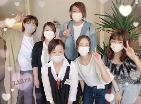 【JR長岡京駅】≪平均月給25万円≫≪月8日休み≫≪社会保険完備≫≪有給休暇あり≫子育てしながらパートで平日のみ勤務・時短勤務OK！歩合率も良く、しっかり稼げます！スタッフ同士の仲がすごく良く、離職率が低い「LiBra de Cappuccino（リブラデカプチーノ）」からスタイリスト(美容師)の求人☆★☆