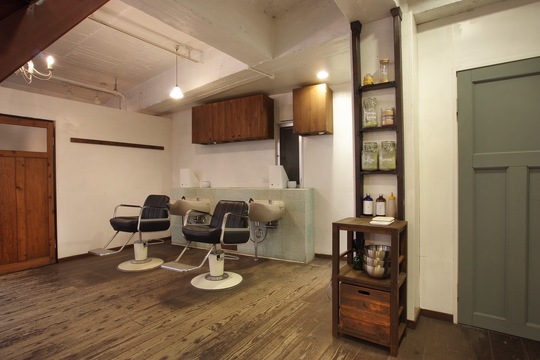 【千里山】≪週休2日制、週休3日もOK≫≪社会保険完備≫≪マンツーマン／12000円の高単価で無理なく稼げます≫手荒れに悩んでいても、技術に自信がなくても誰でも活躍できるサロン！土日もお休みが取れるからプライベートも我慢しなくてOK！ヘナ専門店だからシンプルメニューの少人数制プライベートサロン！「ヘナ専門店 Maif（ヘナセンモンテンマイフ」からスタイリスト・カラーリスト（美容師）の求人☆★☆