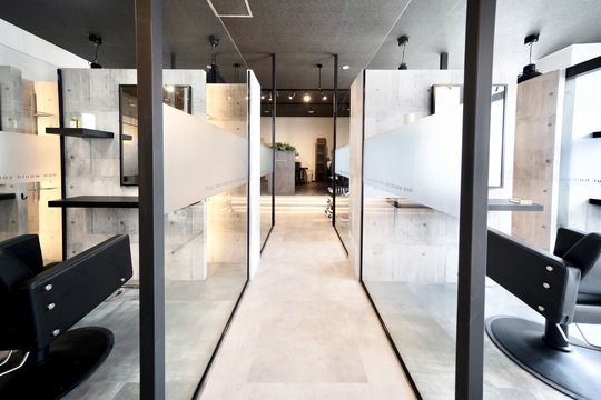 【堺東】≪自由出勤制≫≪マンツーマン施術≫≪フリー40％～／指名50％～≫個室、半個室の落ち着いた雰囲気の髪質改善特化サロン。高単価、高還元率で高収入を目指せます！ライフスタイルに合わせ、のびのび勤務していただくことが可能です！「AnC hair&studio」（アンク ヘアーアンドスタジオ）からスタイリスト（美容師）の求人☆☆