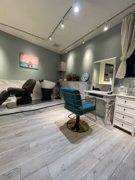 【箱崎九大前駅】≪社会保険アリ≫≪月休8日≫≪アシスタント専任でもOK≫しっかりとした技術を学びたい方にオススメ♪再現性の高いカット技術に自信があるヘアサロン「hair design CAROS atelier（ヘアデザインカロスアトリエ）」からアシスタント（美容師）の求人☆★