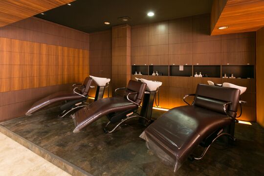 【南海貝塚】≪日曜定休≫≪17時受付締め≫≪月6〜10日選べる休日数≫≪社会保険完備≫勤務日数の相談OK！終わるのが早いので家庭やプライベートと両立しながら正社員で働けます！結婚、出産、育児…ステージが変わっても女性が安心して活躍できるサロン「MK 貝塚店（エムケイカイヅカテン）」からスタイリスト（美容師）の求人☆☆