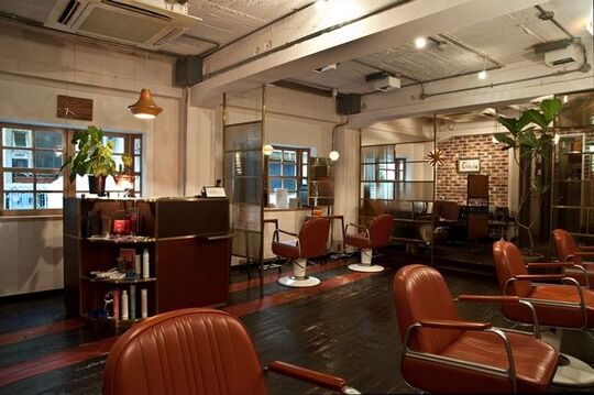 【肥後橋】マンツーマンでしっかりレッスンを見てもらえるので安心して技術を学ぶことが出来る環境★アンティーク調のオシャレなサロン「Atelier Dego（アトリエ デゴ）」からアシスタント（美容師）の求人☆☆