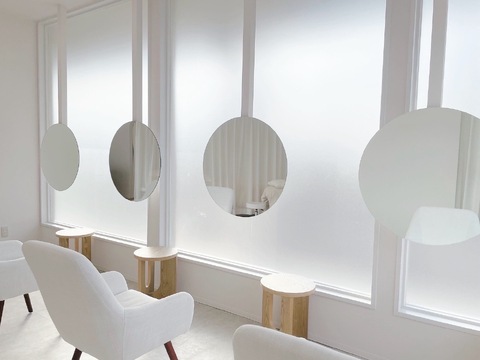 【福音寺】≪社会保険完備≫≪実働7時間≫≪未経験・新卒生OK≫研修中からお給料あり！アイビューティースクール併設で、安心してデビューできる環境です！「eye salon lazo 束本店（アイサロンラソツカモトテン）」からアイリスト（まつげエクステ・まつげパーマ・アイブロウ）の求人☆★☆