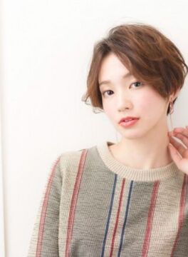 【青葉台】◆完全週休2日制・実働8時間、拘束9時間のシフト制・1年半でのデビュー可能・社会保険完備◆など抜群の待遇◎さらに営業時間内レッスンで効率よく学べます！若いお客様から人気のサロン「REM-aobadai-（レムアオバダイ）」からアシスタント（美容師）の求人☆★