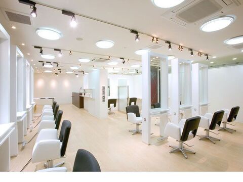 【光の森】＜完全週休2日制＞＜社会保険完備＞全国に展開するヘアサロン！高月給を目指せる◎歴史と実績のある会社なので安定して美容師を続けて行くことが可能ですよ♪TAYA 熊本光の森店（タヤクマモトヒカリノモリテン）スタイリスト（美容師）の求人☆★