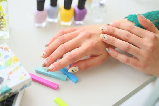 【志免中央】≪産休育休実績あり≫≪社会保険完備≫1ヵ月間の研修中も変わらず給与発生！美容室併設のトータルビューティーサロン「KAINO 福岡志免本店（カイノフクオカシメホンテン）」からネイリスト（ネイル）の求人☆☆