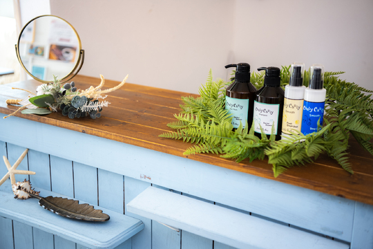 【鵠沼海岸】◆完全週休2日制・18時半に完全退勤◆ママさんも働きやすい環境！お客様の髪の悩みに寄り添えます！回転率重視ではなく高単価でじっくりお客様と関われる女性専用サロン「Little Smiley 鵠沼海岸店（リトルスマイリークゲヌマカイガンテン）」からスタイリスト（美容師）の求人☆☆