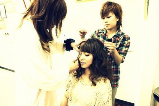 【星和台】◆◇社会保険完備◇◆スタッフさんが長く活躍できるような職場を作っているので、結婚、出産後にも働きやすい環境ですよ★研修体制もしっかりしているので、経験が浅くても安心してくださいね♪未経験、新卒生、通信生OK★OZ AXIS (オズアクシス)からアシスタント(美容師)の求人☆★☆