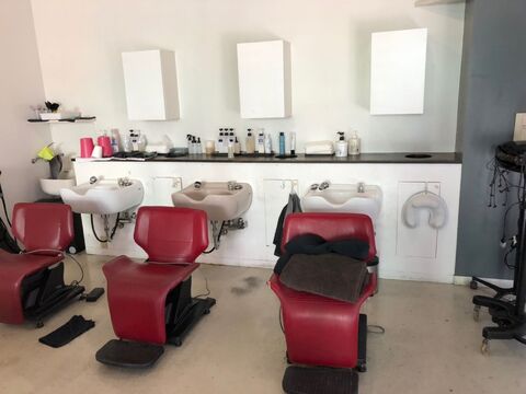 【渡辺通】≪入客チャンスあり≫≪残業なし≫しっかり働く分、しっかりと評価していきます！お客様は勿論、働くスタッフさんの満足度を大切にされているヘアサロン「BEER 渡辺通店（ビールワタナベドオリテン）」からアシスタント（美容師）の求人☆★