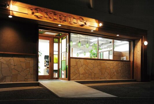 【播磨町】≪19時までの退勤可能≫≪有給休暇あり≫正社員・パート・業務委託から選択可能！独立支援あり！子育てママさんも働きやすい環境！「hair essence（ヘアーエッセンス）」からスタイリスト（美容師）の求人☆★